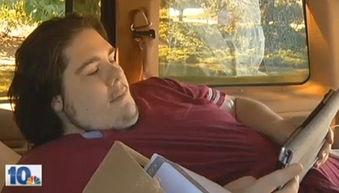 胖子情侣吃瓜路人视频免费观看