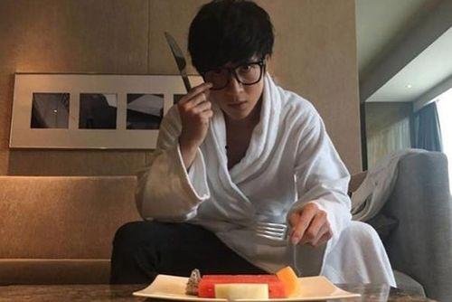 薛之谦大屏幕吃瓜视频,瓜田李下，真相几何？