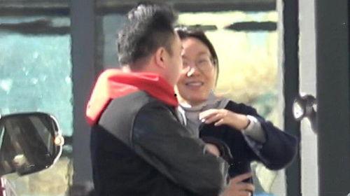 何炅吃瓜闫妮视频