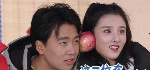 成员集体吃瓜视频,揭秘成员们的欢乐吃瓜时刻