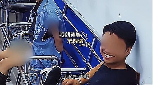 暴躁的吃瓜少女男友视频,吃瓜少女的甜蜜“怒火”瞬间