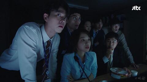 一群群吃瓜群众看戏视频,一场场精彩看戏视频背后的故事