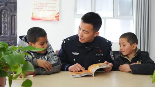 上海书院民警吃瓜视频,网友热议警民和谐瞬间